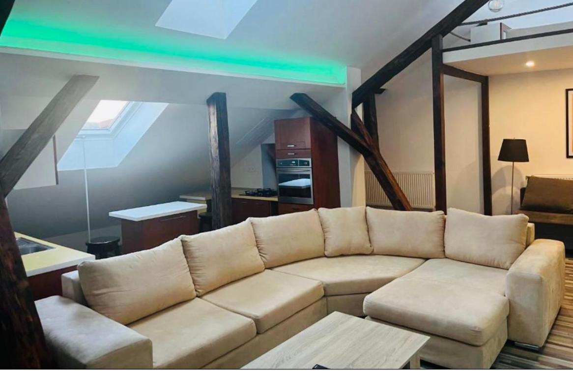 Jokai Apartman Komárno Exteriör bild