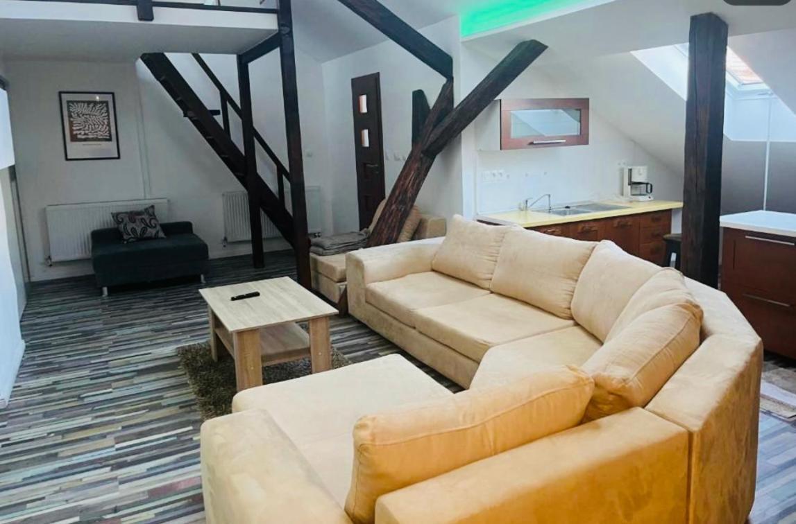 Jokai Apartman Komárno Exteriör bild