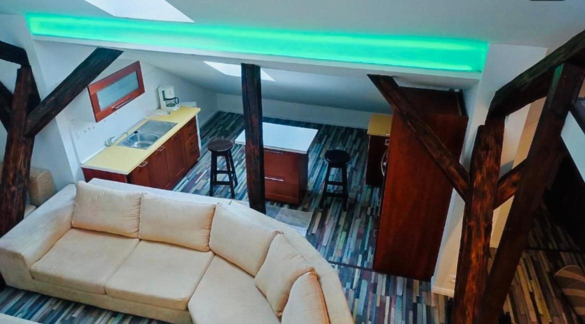 Jokai Apartman Komárno Exteriör bild