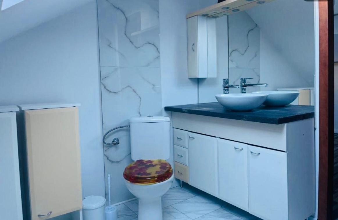 Jokai Apartman Komárno Exteriör bild